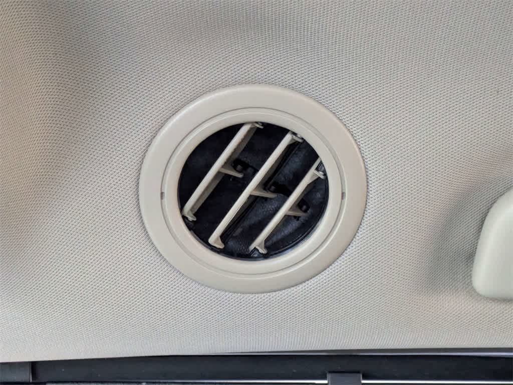 Thumbnail: 2015 Toyota Sienna - 17