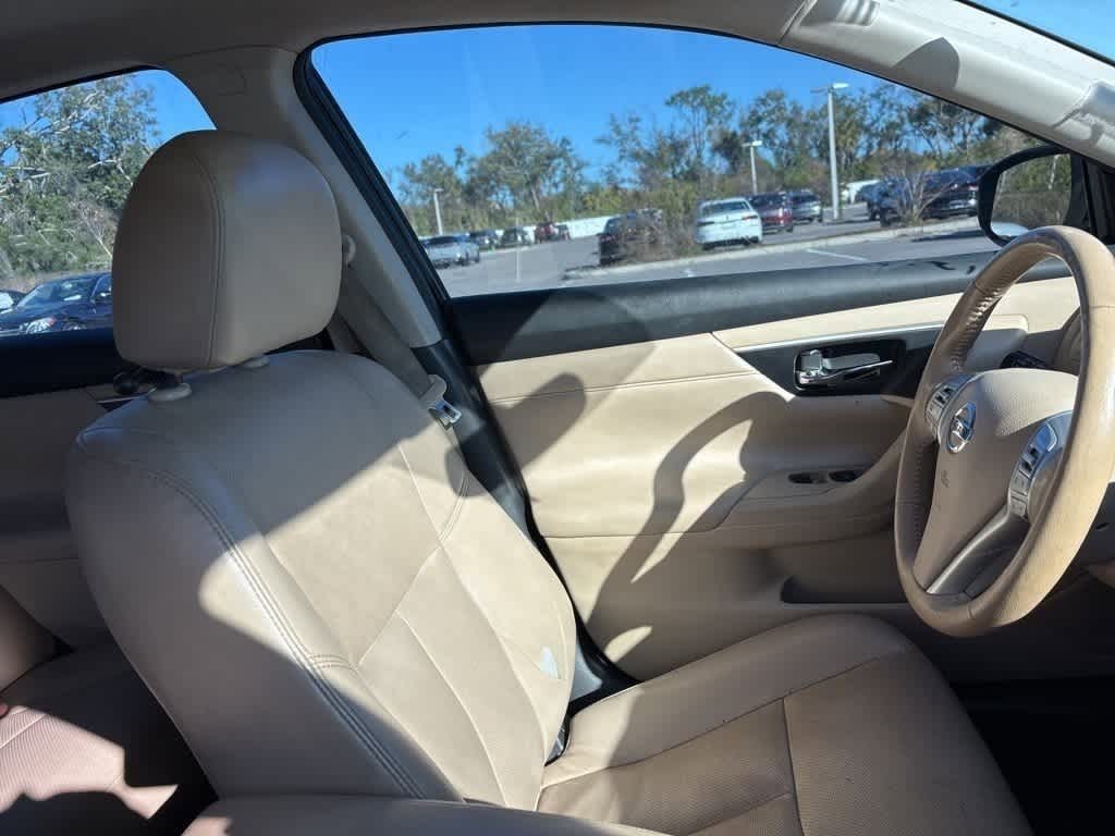 Thumbnail: 2016 Nissan Altima - 8