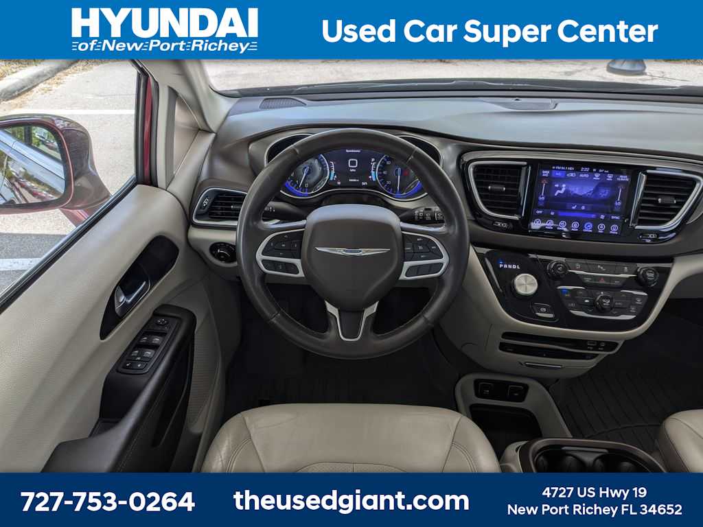 Thumbnail: 2017 Chrysler Pacifica - 26