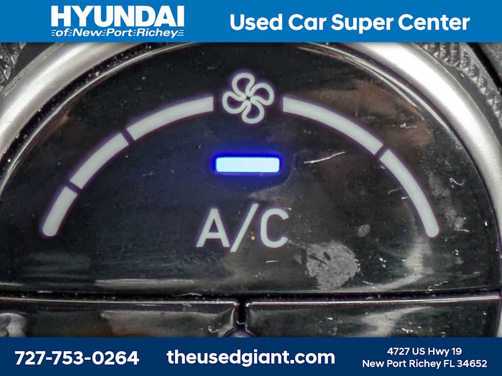 Thumbnail: 2023 Hyundai Venue - 22