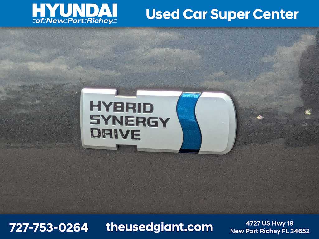 Thumbnail: 2012 Toyota Prius c - 13
