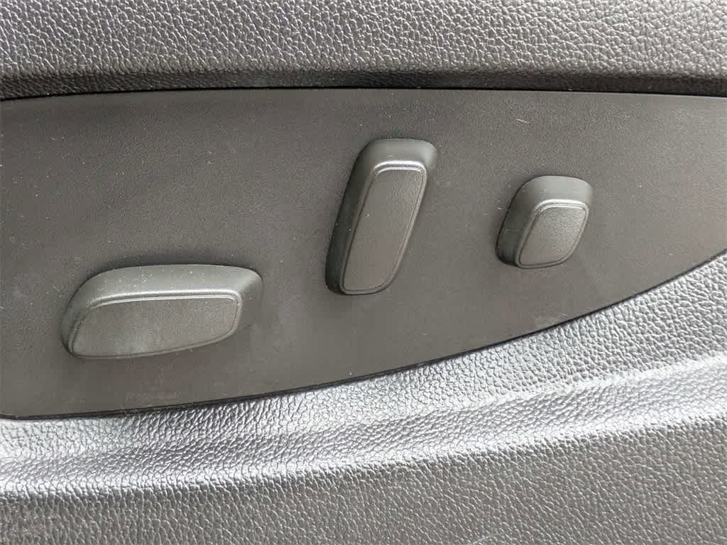 Thumbnail: 2015 Chevrolet Suburban - 27