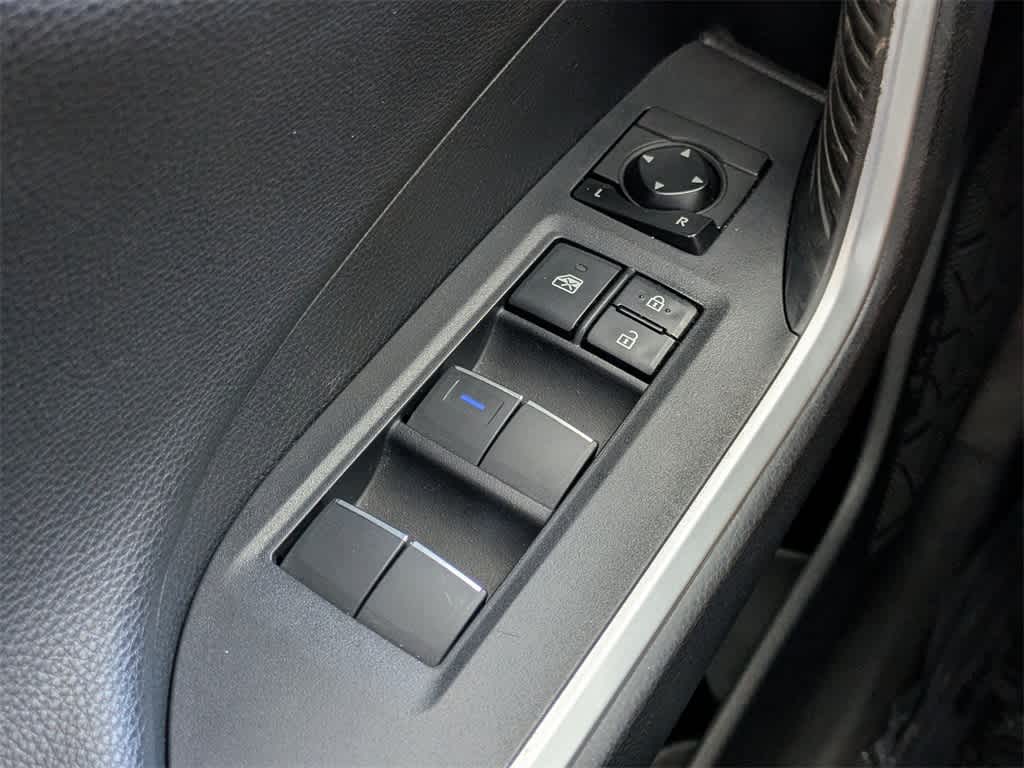 Thumbnail: 2019 Toyota RAV4 - 37