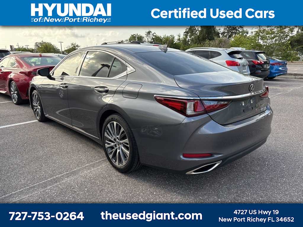 Thumbnail: 2019 Lexus ES - 2