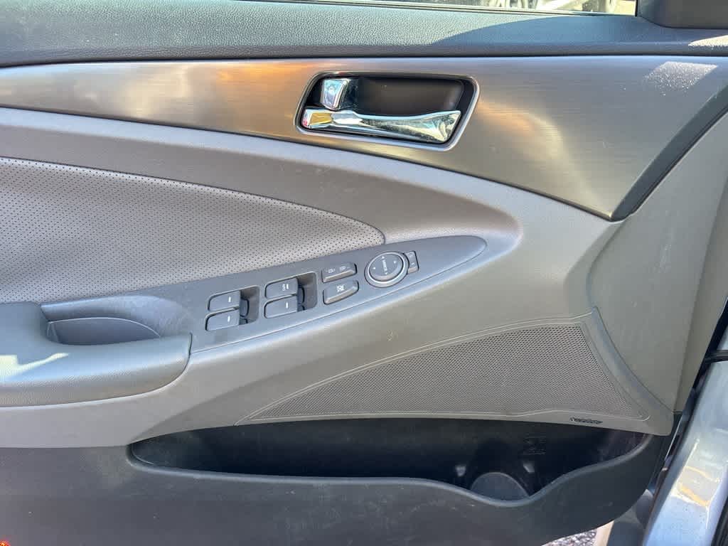 Thumbnail: 2013 Hyundai Sonata - 12