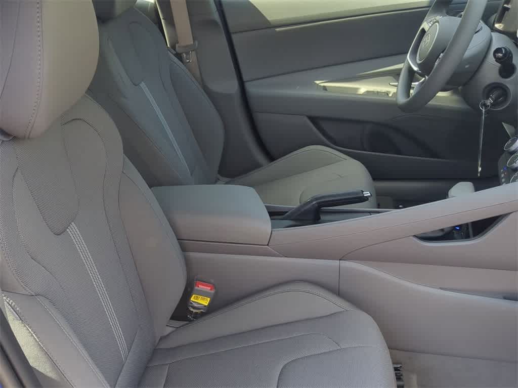 Thumbnail: 2025 Hyundai Elantra - 21
