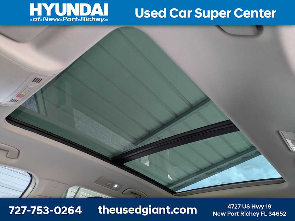 Thumbnail: 2022 Volkswagen Tiguan - 25