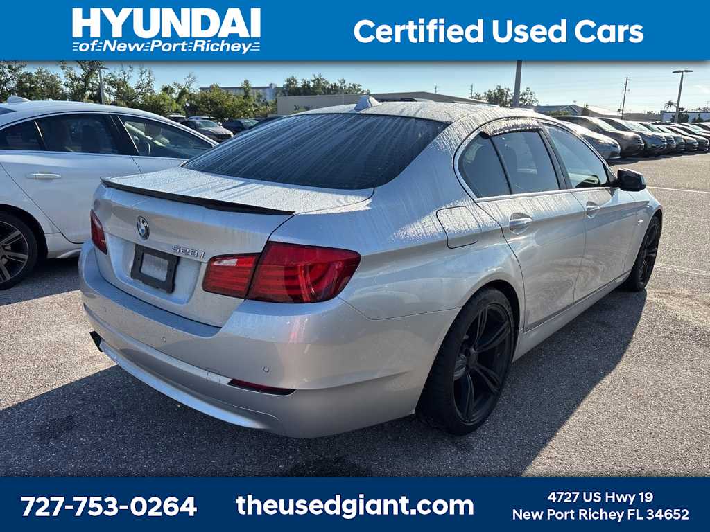 Thumbnail: 2012 BMW 5 Series - 3