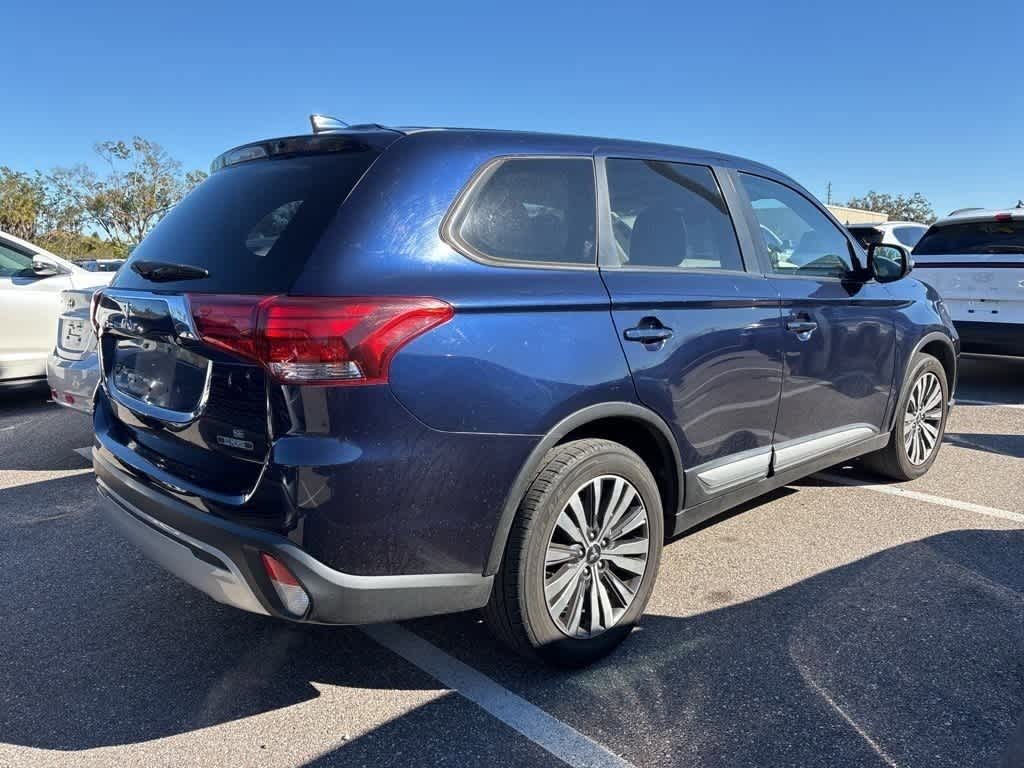 Thumbnail: 2020 Mitsubishi Outlander - 3