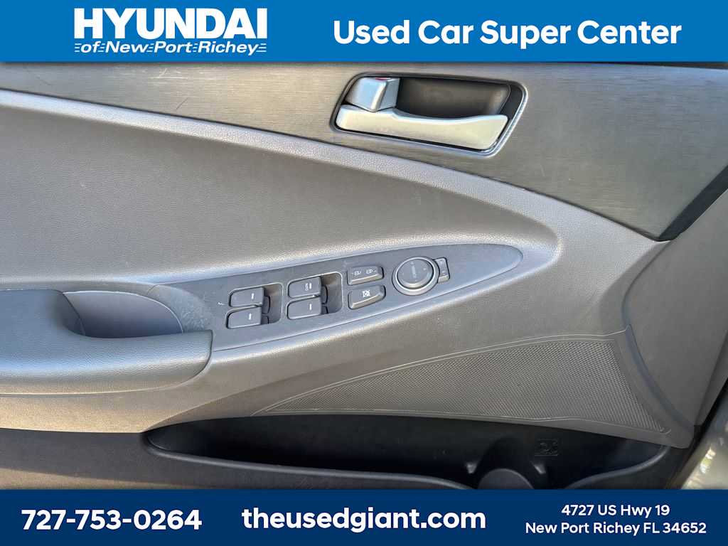 Thumbnail: 2013 Hyundai Sonata - 9