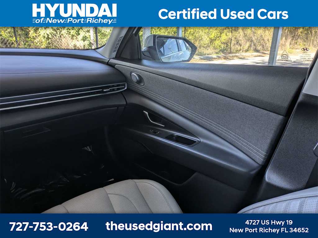 Thumbnail: 2022 Hyundai Elantra - 17