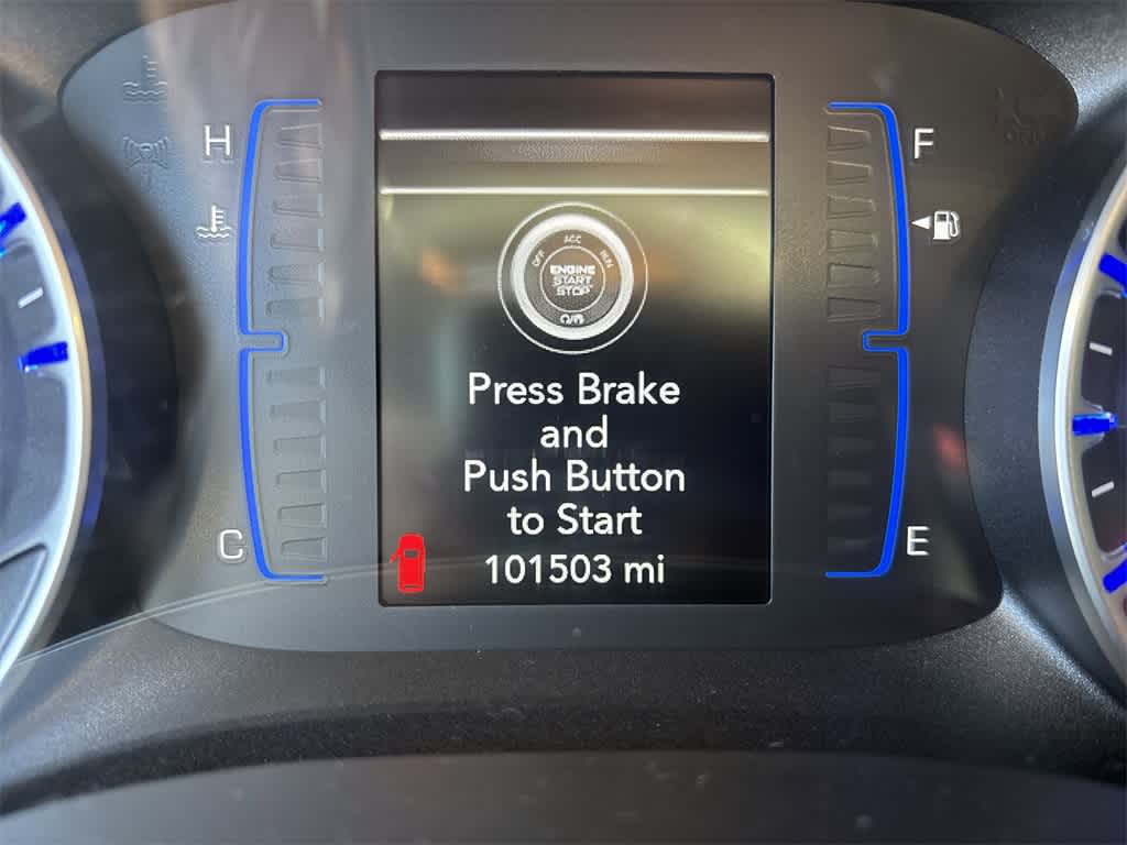 Thumbnail: 2021 Chrysler Voyager - 11