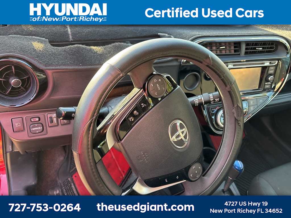 Thumbnail: 2018 Toyota Prius c - 11