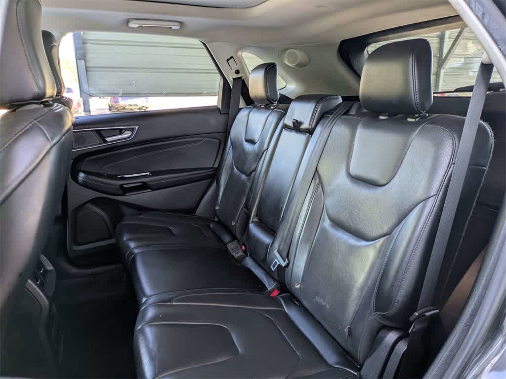 Thumbnail: 2020 Ford Edge - 16