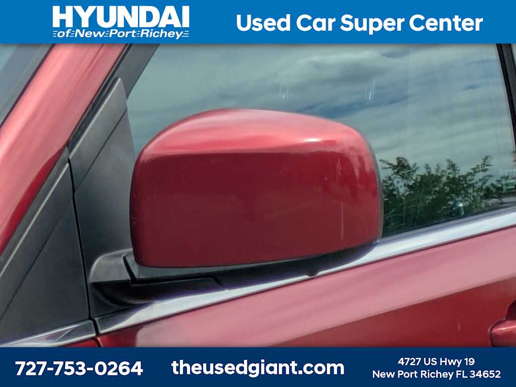 Thumbnail: 2015 Chrysler Town & Country - 11