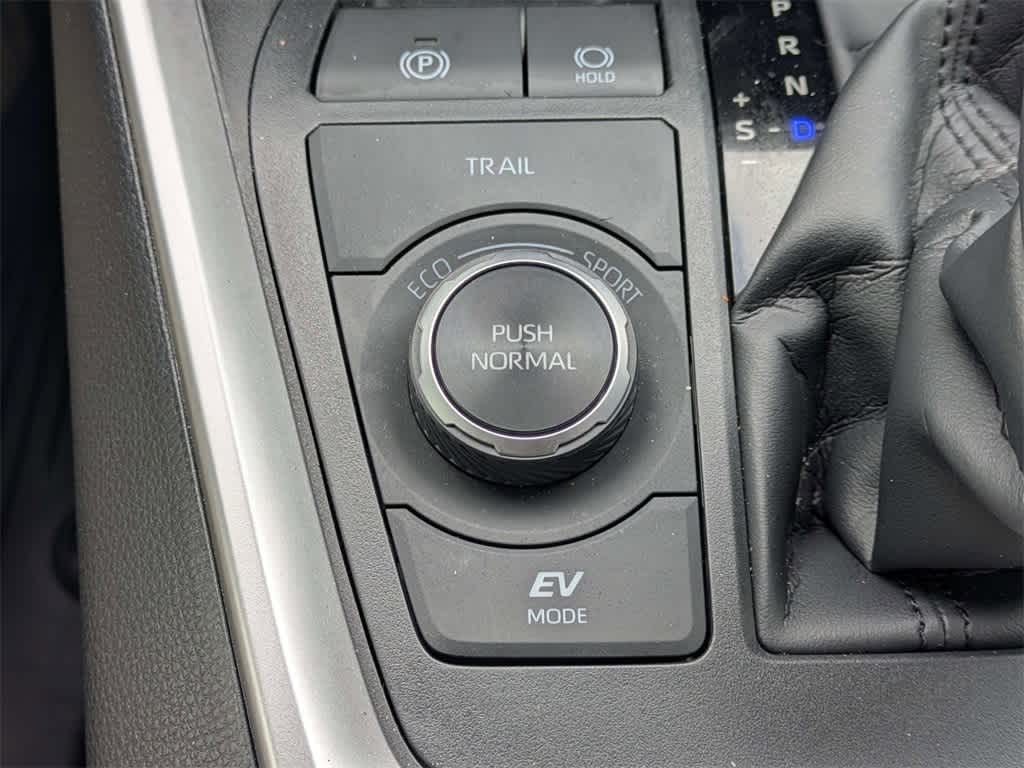 Thumbnail: 2025 Toyota RAV4 - 29