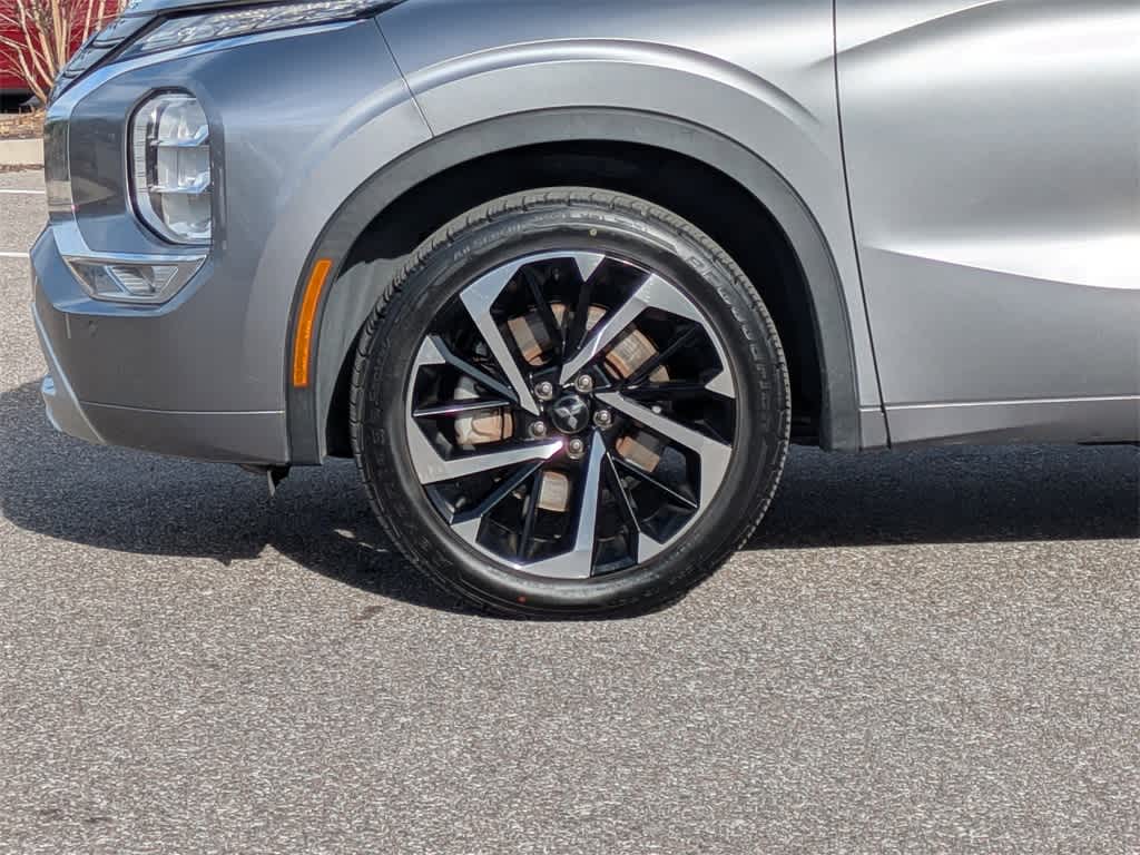 Thumbnail: 2022 Mitsubishi Outlander - 10