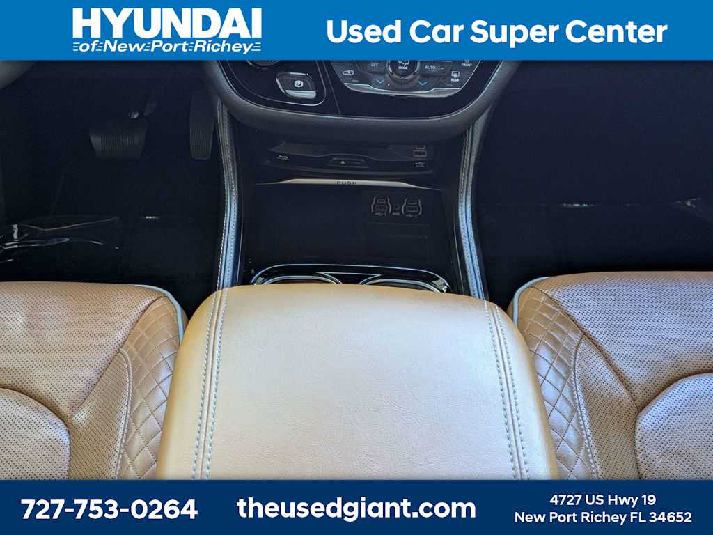 Thumbnail: 2022 Chrysler Pacifica - 32