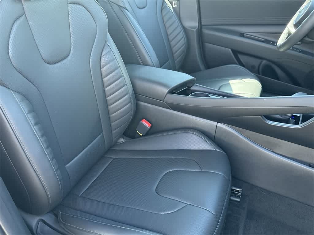 Thumbnail: 2025 Hyundai Elantra - 23