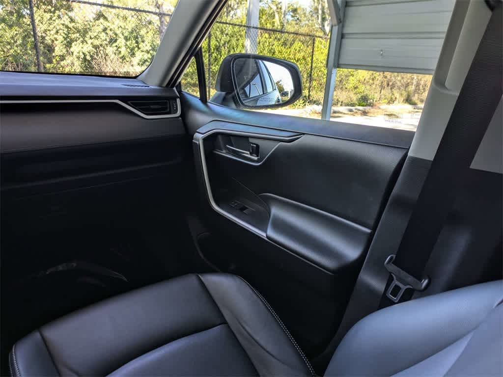 Thumbnail: 2022 Toyota RAV4 - 21