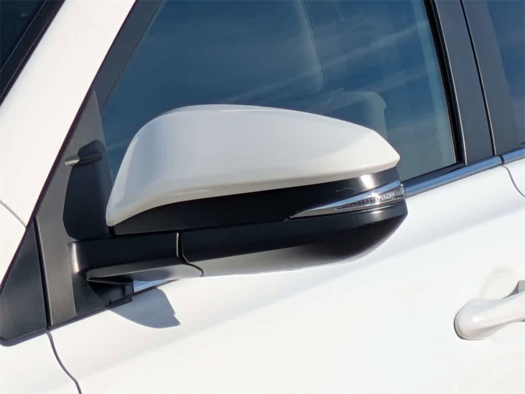 Thumbnail: 2018 Toyota RAV4 - 11