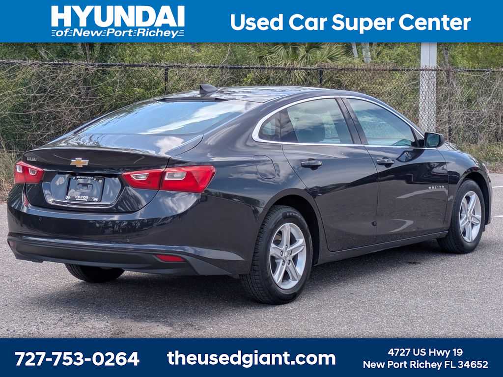 Thumbnail: 2022 Chevrolet Malibu - 5