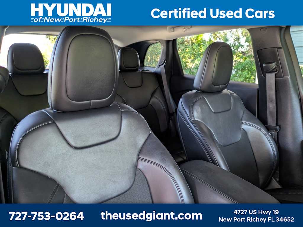 Thumbnail: 2020 Jeep Cherokee - 6