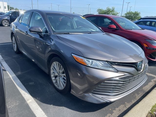 Used 2018 Toyota Camry XLE Hybrid with VIN 4T1B21HK0JU002299 for sale in Noblesville, IN
