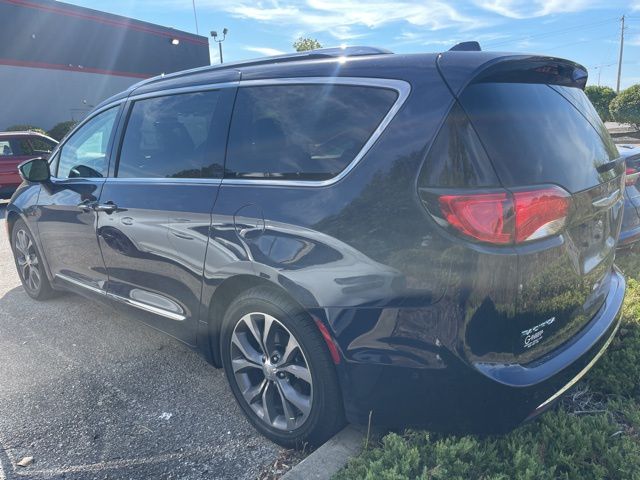 2017 Chrysler Pacifica Limited photo 2