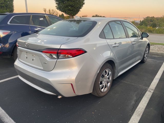 2020 Toyota Corolla LE photo 3