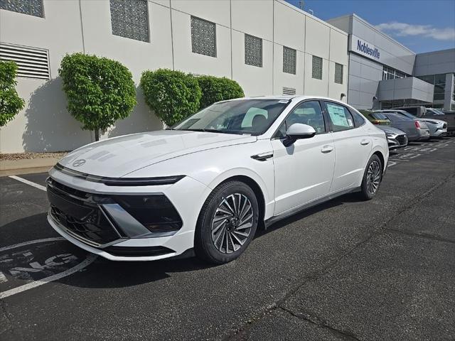 2025 Hyundai Sonata Hybrid SEL photo 2
