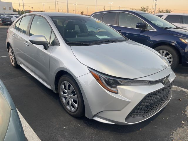 2020 Toyota Corolla LE photo 2