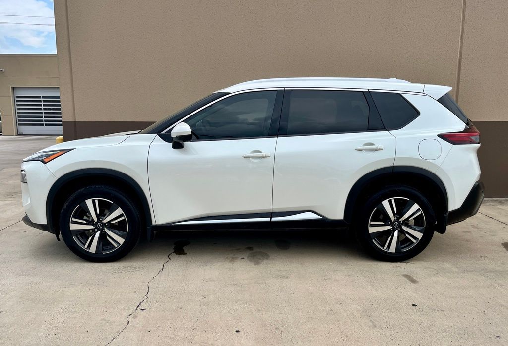 2023 Nissan Rogue SL photo 2