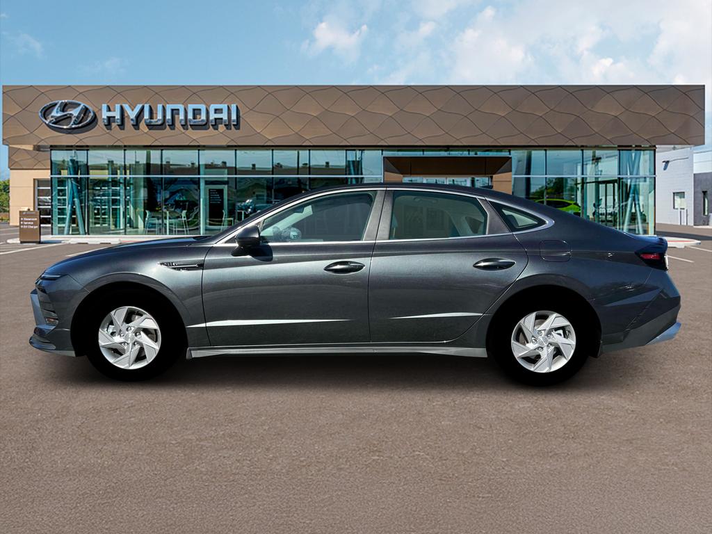 2025 Hyundai Sonata SE photo 3