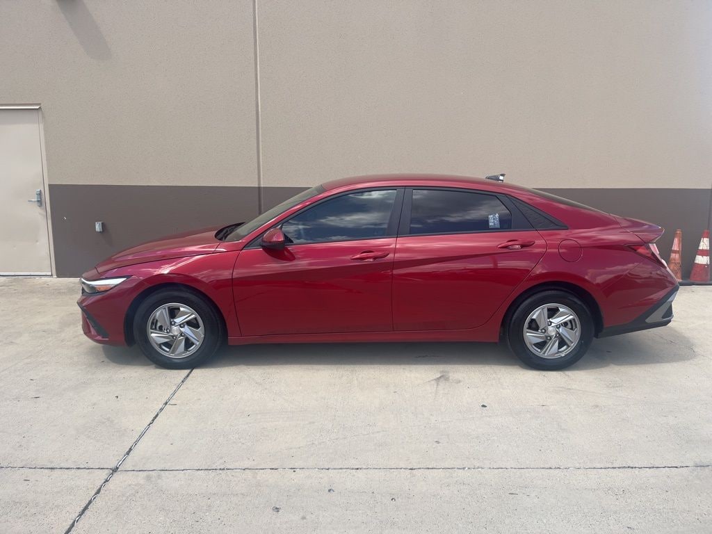 Certified 2025 Hyundai Elantra SE Sedan