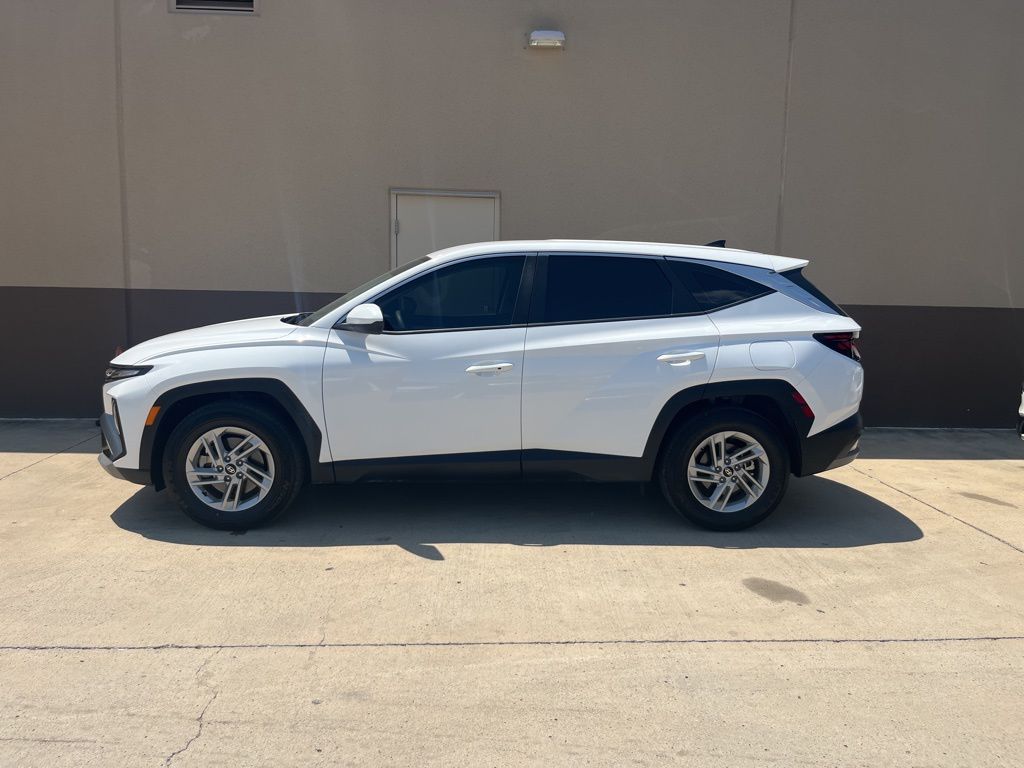 2025 Hyundai Tucson SE photo 2