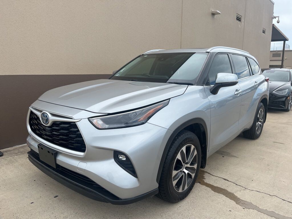 Used 2022 Toyota Highlander Hybrid XLE SUV