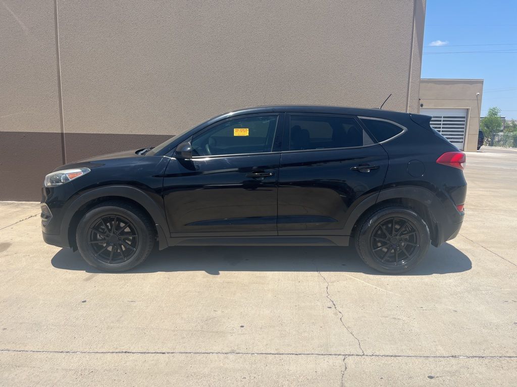 2016 Hyundai Tucson SE photo 2