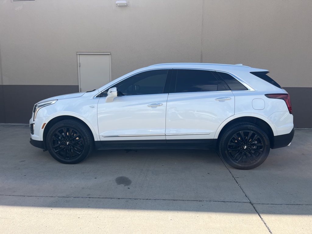 2022 Cadillac XT5 Luxury photo 2