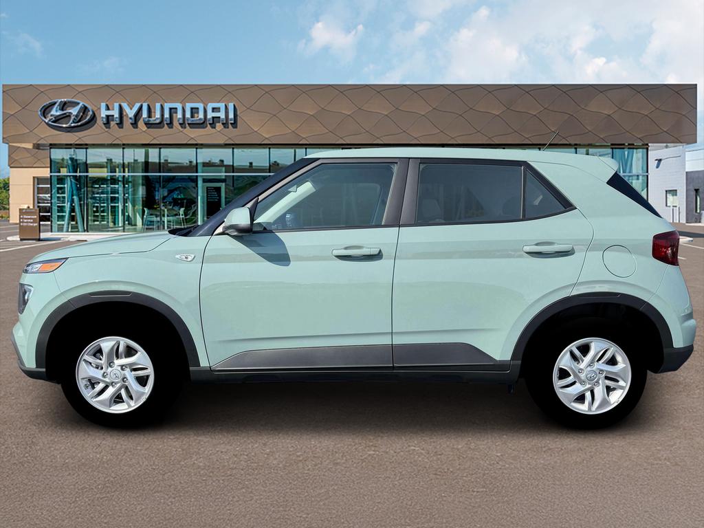 2025 Hyundai Venue SE photo 3
