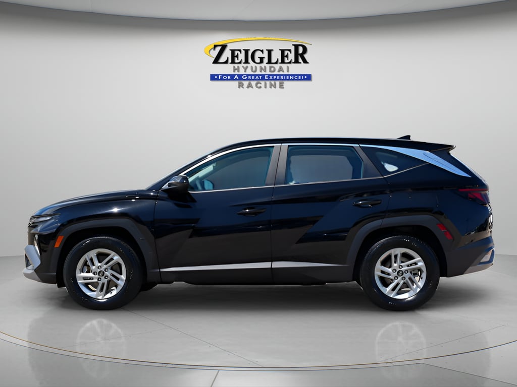 2025 Hyundai Tucson SE - Photo 4