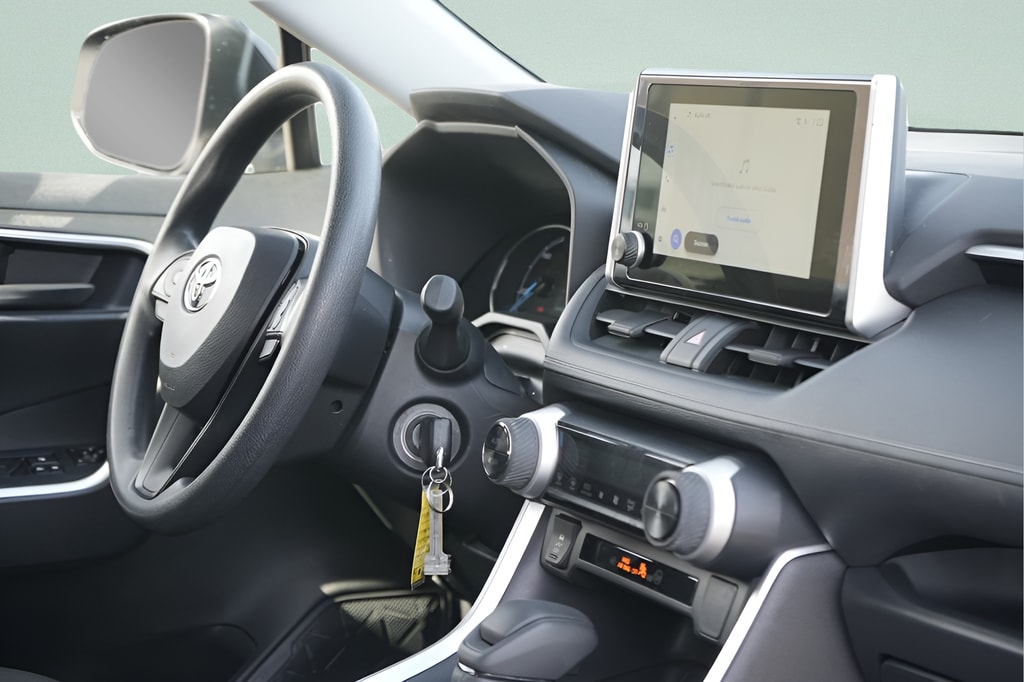 2025 Toyota RAV4 LE - Photo 13