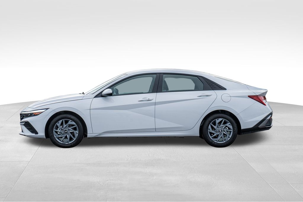 2025 HYUNDAI ELANTRA - Image 4