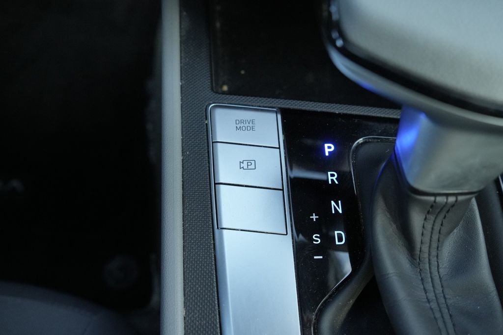 2024 HYUNDAI ELANTRA - Image 29