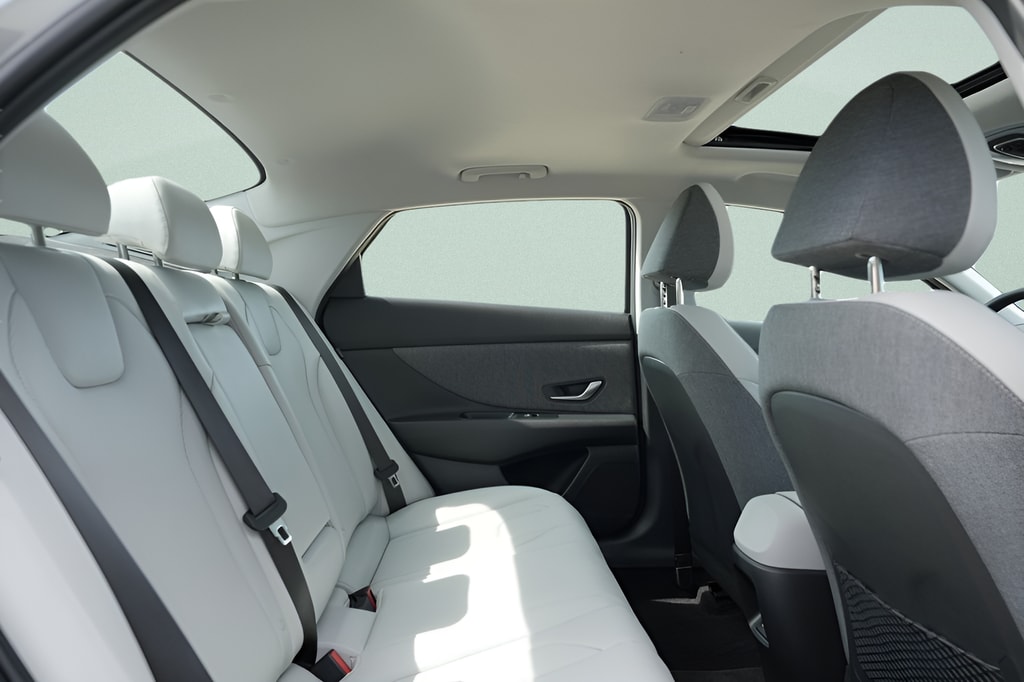 2026 Hyundai Elantra Limited - Photo 14