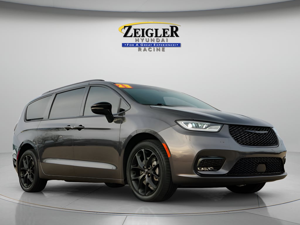 2023 Chrysler Pacifica Limited AWD's photo