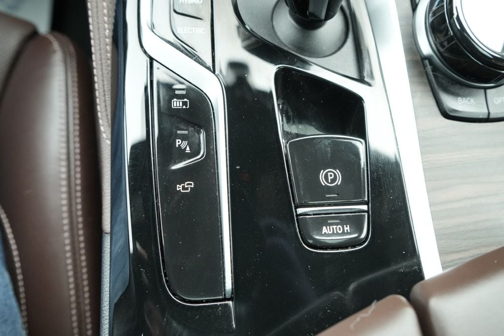 2021 BMW 530E - Image 40
