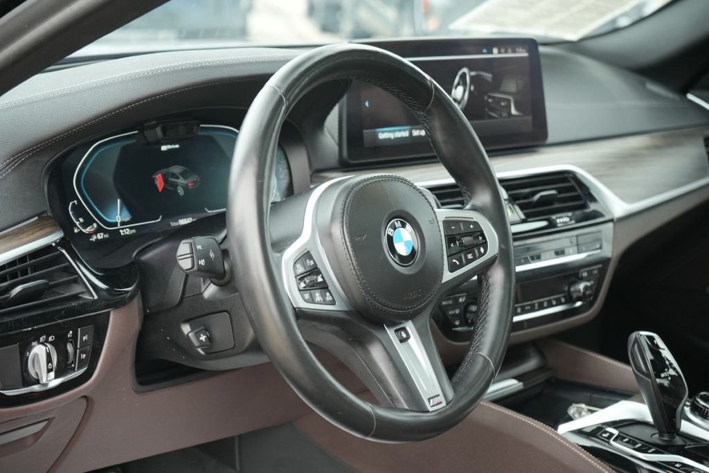 2021 BMW 530E - Image 30