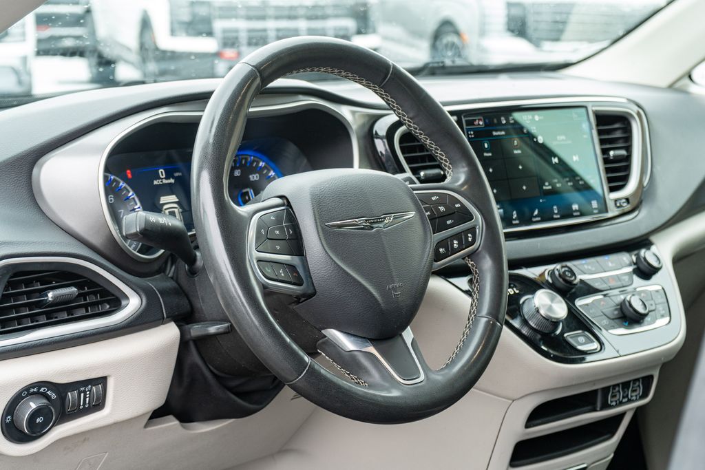 2023 CHRYSLER PACIFICA - Image 32