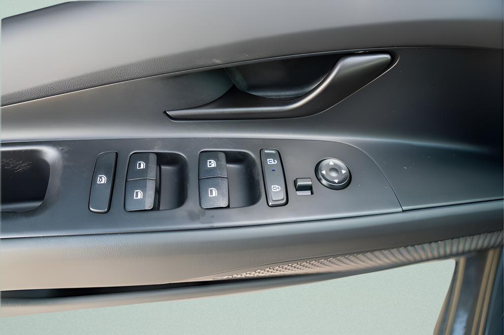 2025 Hyundai Elantra Blue - Photo 18